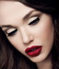 red-lip-cat-eye-trend-2011.png