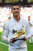 Cristiano_Ronaldo_Golden_boot_award_2010-2011.jpg